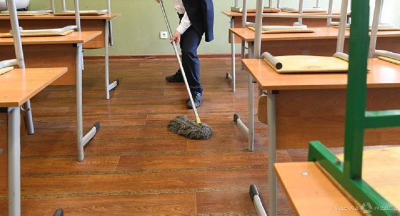 Санитарный регламент: в школах Одессы детям запрещено мыть полы и окна