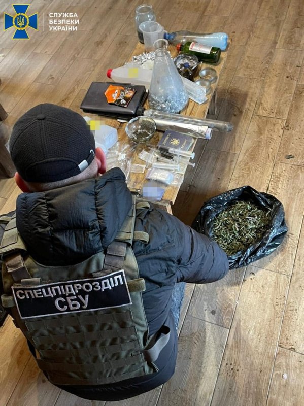 В Одесской области обнаружили нарколабораторию по изготовлению амфетамина и целый арсенал боеприпасов