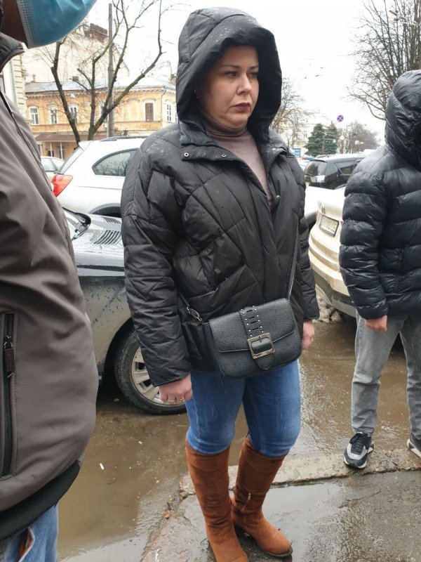 Одесские правоохранители поймали на взятке сотрудницу миграционной службы: она требовала от иностранца 700 долларов