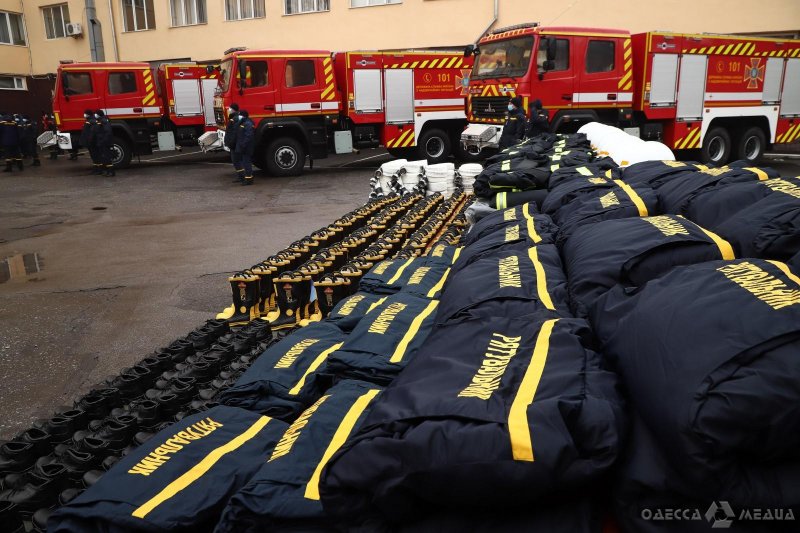 В Одессе пожарные получили современную технику и спецоборудование (фоторепортаж)