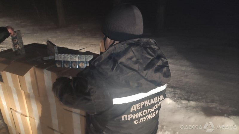 В Одесской области пограничники задержали микроавтобус с «левыми» сигаретами (фото, видеокомментарий)