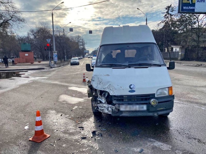 В центре Одессы пьяный водитель сбил двух детей на пешеходном переходе