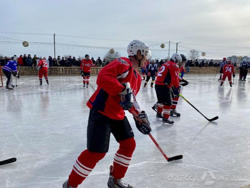 В Одесской области Василий Ломаченко сыграл в хоккейном матче (фото)