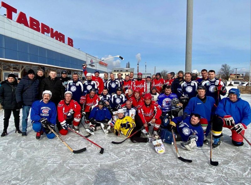В Одесской области Василий Ломаченко сыграл в хоккейном матче (фото)