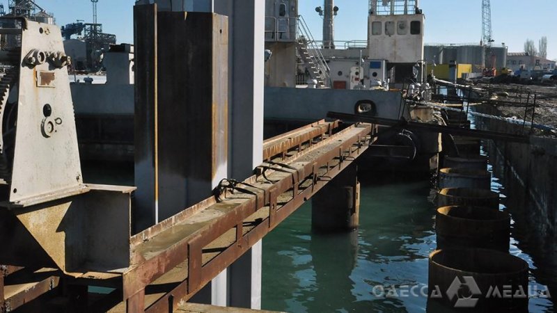 В Одесском порту продолжается реконструкция самого длинного причала в Украине