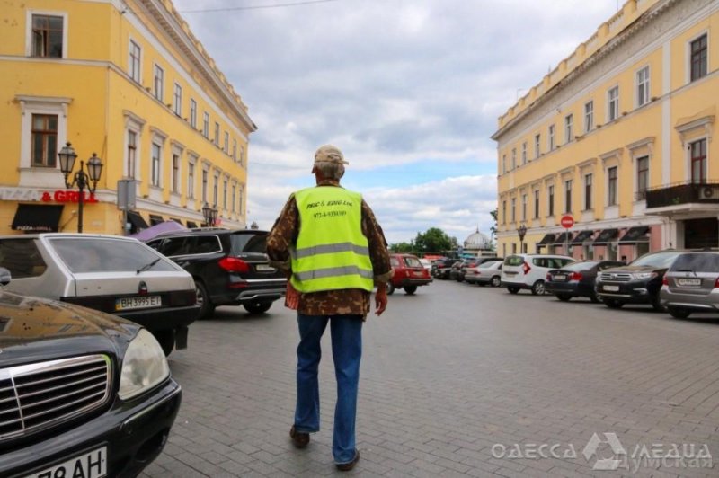 Из-за нелегальных парковок Одесса недополучает 15 миллионов гривен