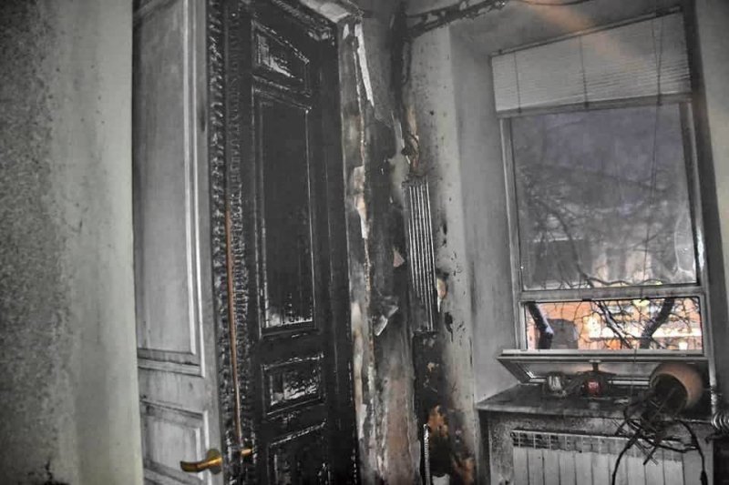 В Одессе произошло два пожара в старых домах – спасли девушку
