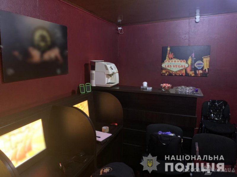 В 4 районах Одессы «накрыли» 6 подпольных казино (фото)