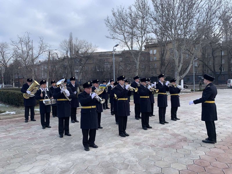 В Одессе состоялась церемония возложения цветов к памятному знаку Героям Небесной Сотни (фоторепортаж)