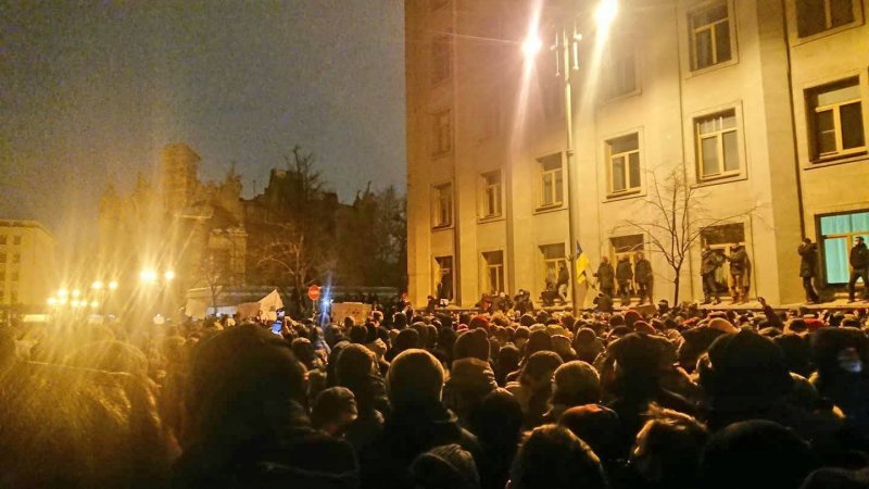 Дело Стерненко: в Киеве столкновения с полицией перед Офисом Президента