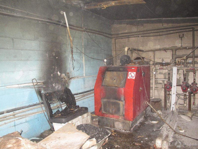 В Таирово рано утром произошел пожар в котельной: пострадал охранник (фоторепортаж)
