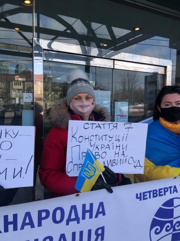 В Торонто украинцы вышли на акцию в поддержку одесского активиста (фоторепортаж)