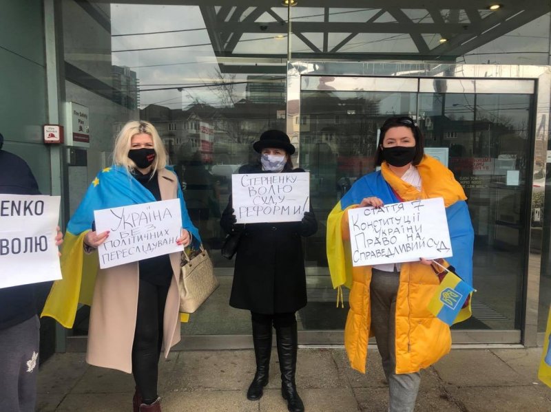 В Торонто украинцы вышли на акцию в поддержку одесского активиста (фоторепортаж)