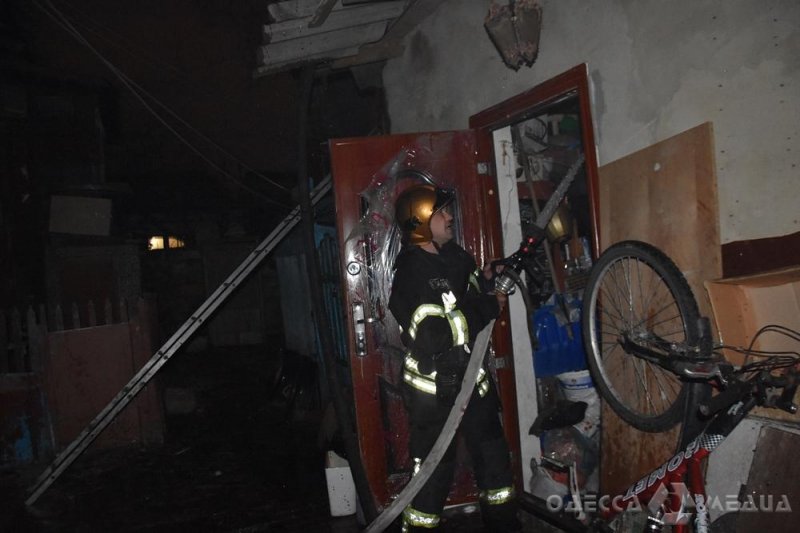 В селе Одесской области произошел пожар из-за непотушенной сигареты (фоторепортаж)