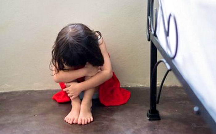 В Одесской области трехлетняя девочка от голода стала есть побелку со стен