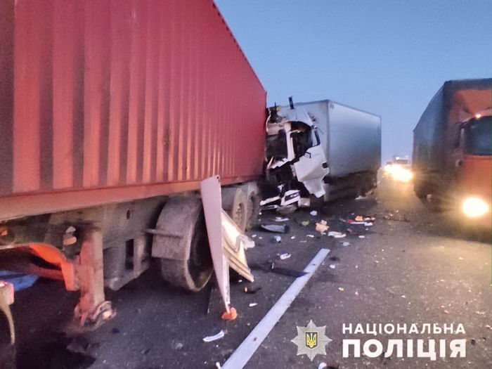 На трассе Одесса-Киев в столкновении грузовиков погиб человек