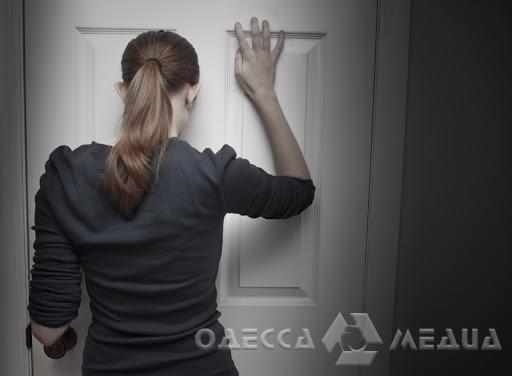 Одесская область: спасатели открыли дверь в квартиру, где остался маленький ребенок