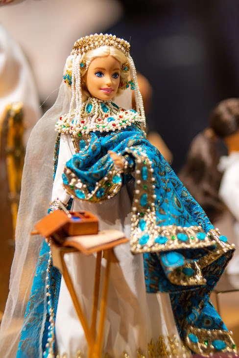 Руслана, Гайтана и Екатерина Ножевникова – в Одессе куклы Барби переодели в известных украинок (фото)