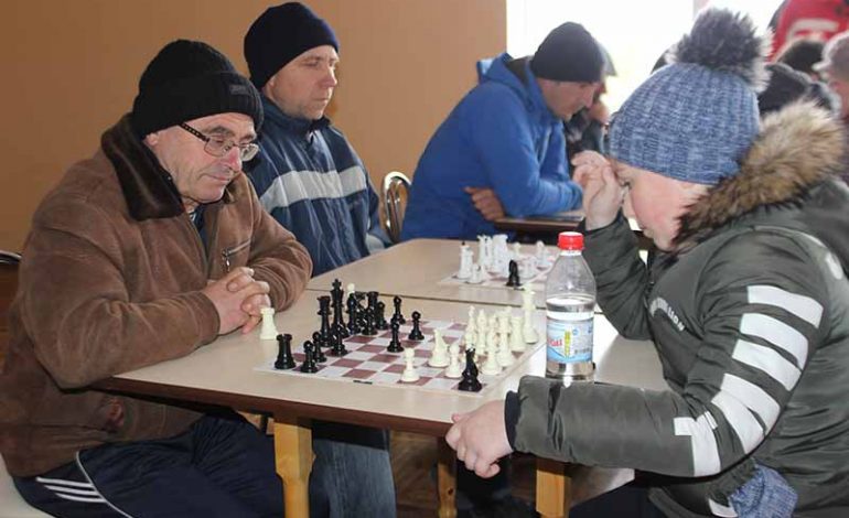 В Калчева соревновались шахматисты и теннисисты