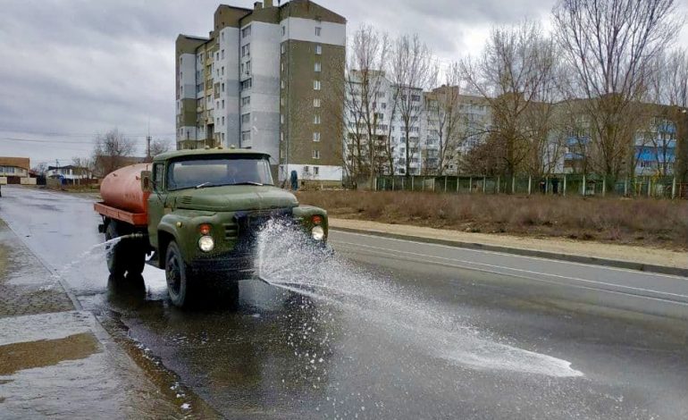 Белгород-Днестровский помыли поливальной машиной