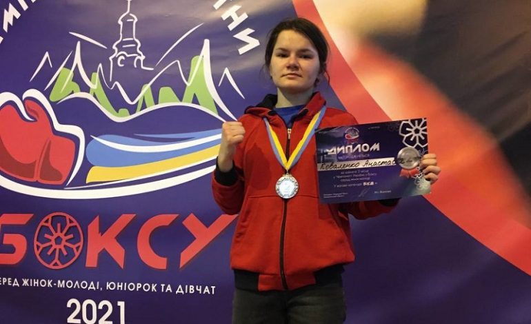 Школьница из Арциза завоевала серебро на Чемпионате Украины по боксу