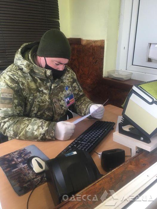 ПЦР-тесты из будущего: в Одесской области пограничники задержали молдаван с поддельными справками