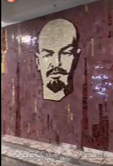 Декоммунизация: в селе Одесской области общественники нашли очередное изображение Ленина