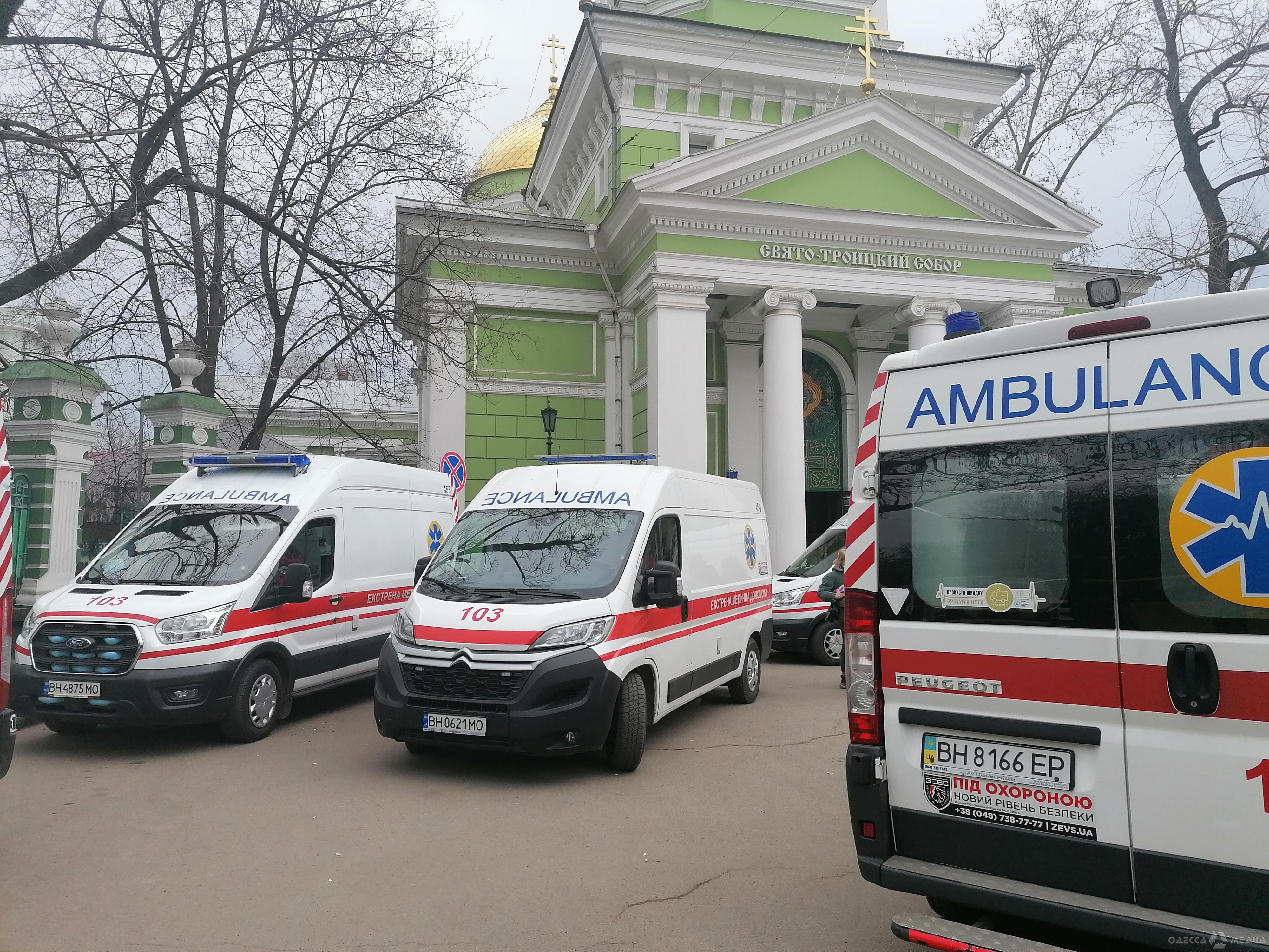 Одесская клиническая больница. Больница стоит машины. Модификации и тюнинг автомобилей скорой помощи машины. Перемогамобиль у Одесса.