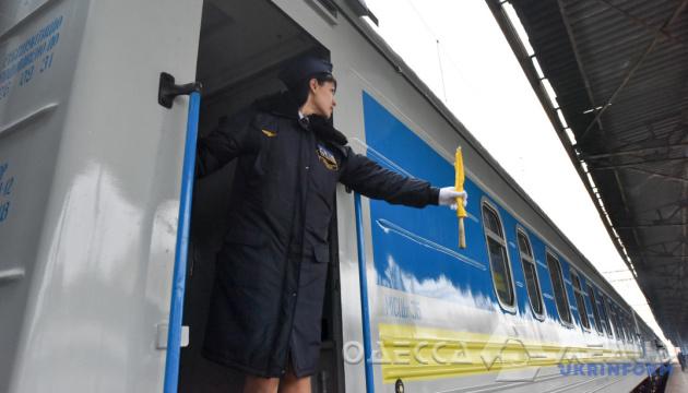 «Укрзалізниця» запустит летние поезда из Донецкой и Луганской областей в Одессу