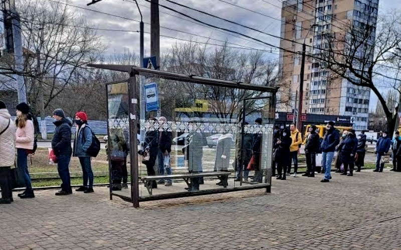 В Одессе мужчина блокировал движение трамвая, требуя впустить внутрь