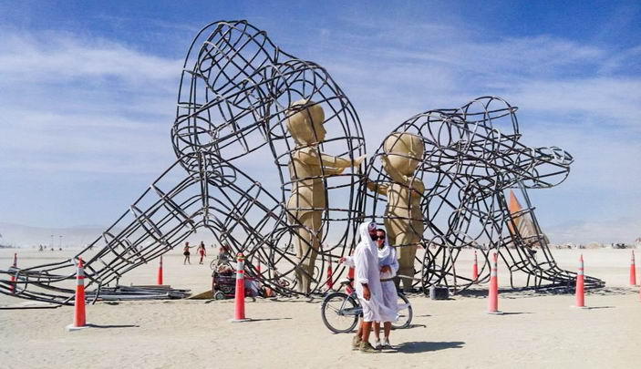 Одессит создает необычный автомобиль в виде кареты для фестиваля Burning Man
