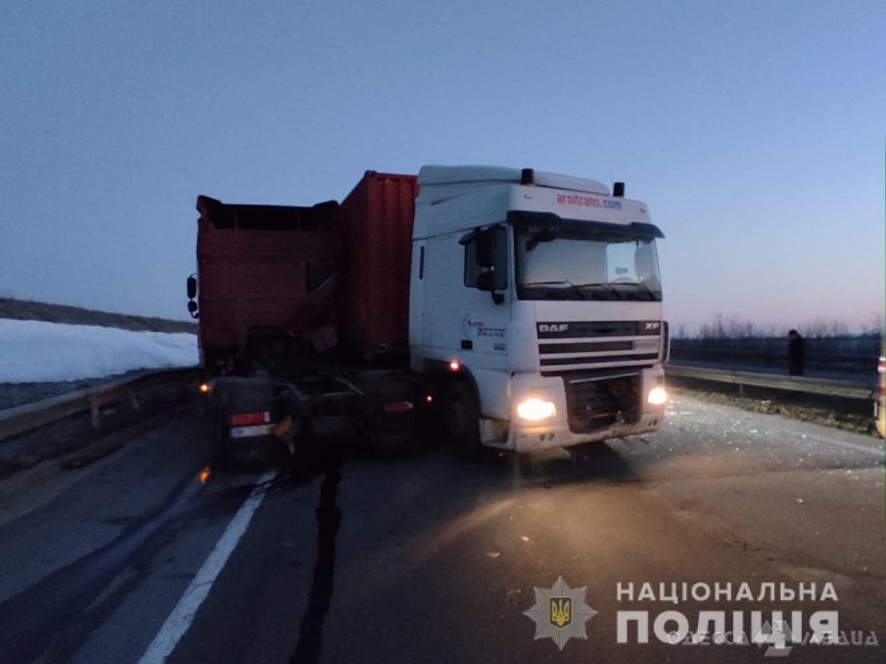 Смертельное ДТП фур на автодороге в Одесской области (фото)