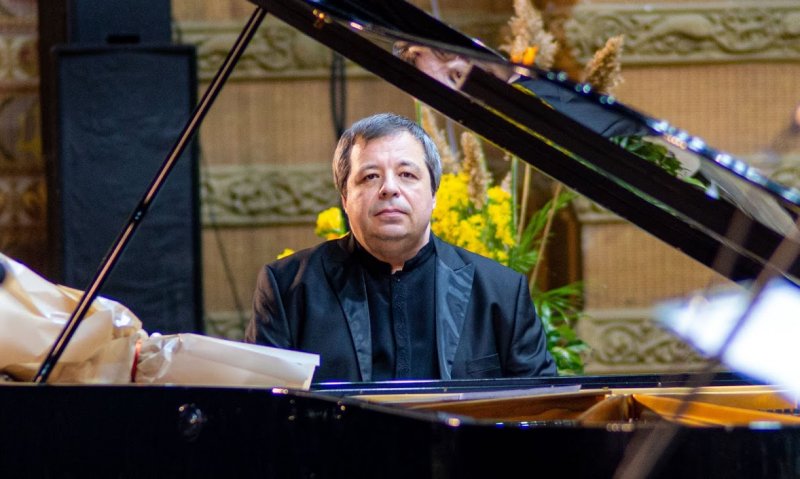В Одессе состоялся первый “весенний концерт” Алексея Ботвинова (фото)