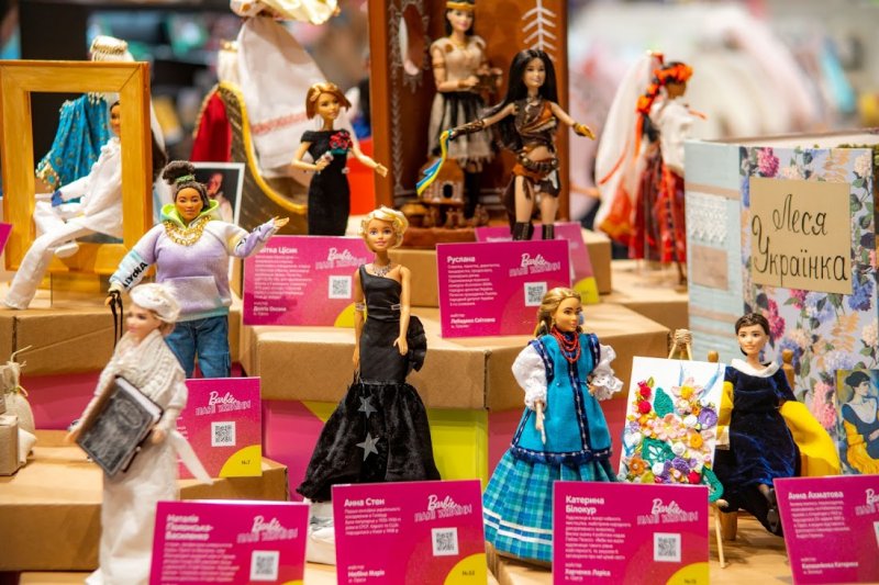 В Одессе куклы Барби предстали в образах известных украинок (фото)