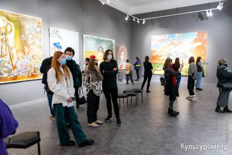 Одесситы стояли по 30 минут в очереди, чтобы посмотреть на картины новой выставки (фото)