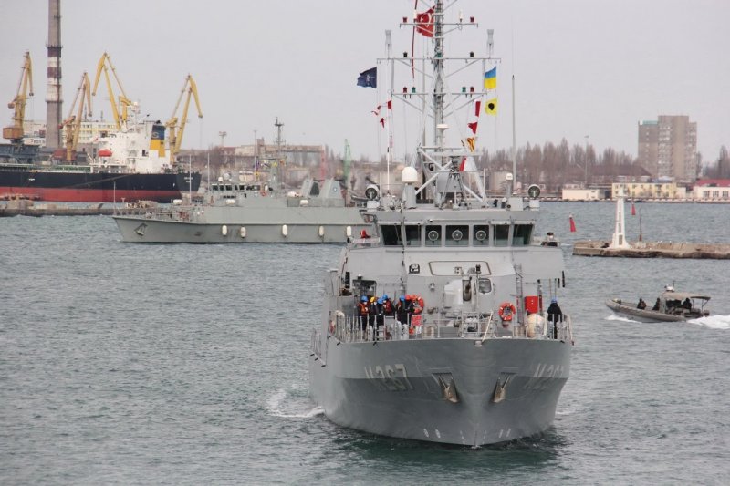 В Одессу зашла противоминная группа кораблей НАТО (фото)