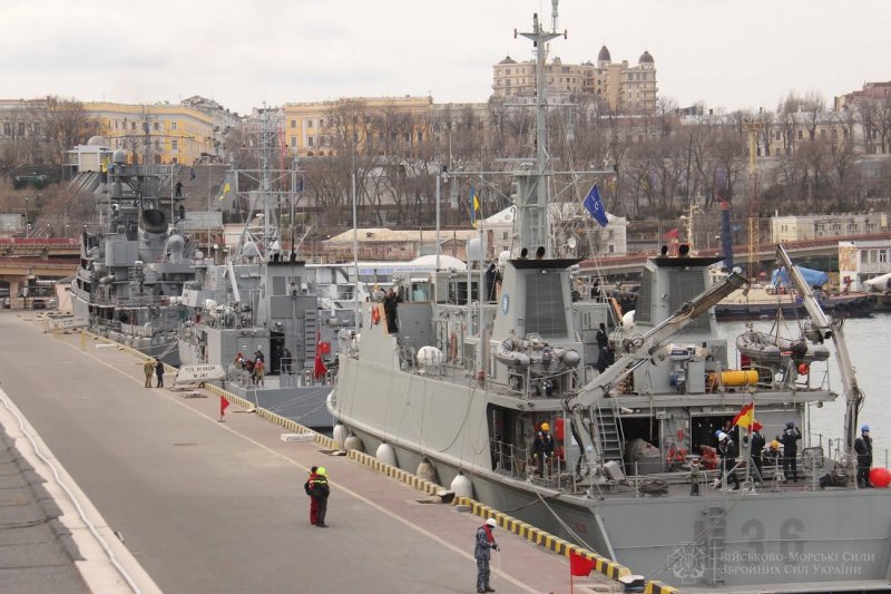 В Одессу зашла противоминная группа кораблей НАТО (фото)