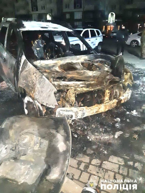 Под Одессой подожгли машину активистов
