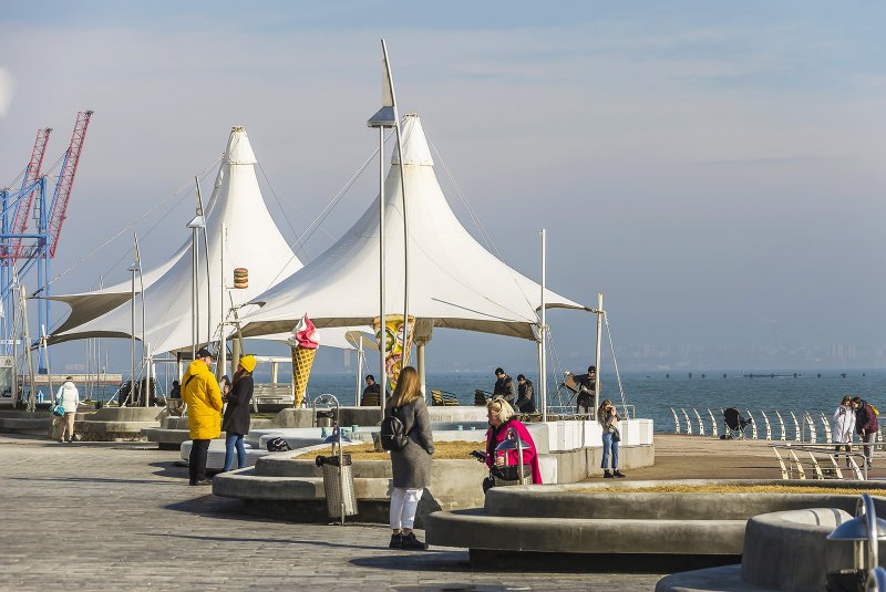 Утренний берег моря на одесском Ланжероне (ФОТО)