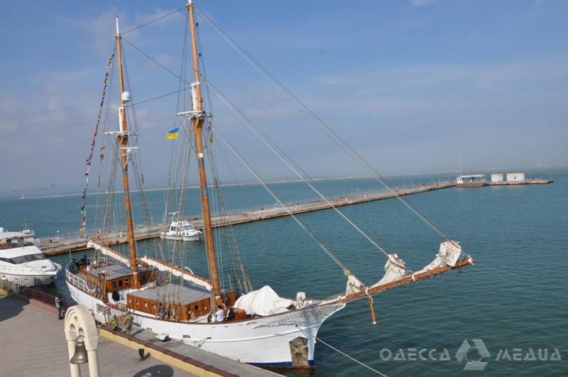 В Одесском порту пришвартовалась уникальная 105-летняя яхта (фоторепортаж)