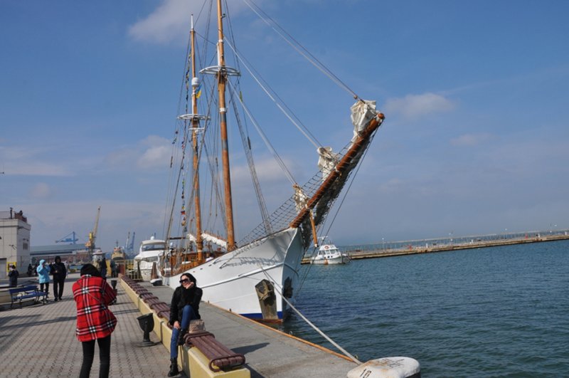 В Одесском порту пришвартовалась уникальная 105-летняя яхта (фоторепортаж)