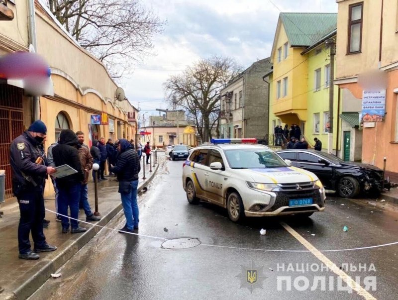 Преступник из Одессы таранил полицейский блокпост и убегал на скорости 190 км/ч (видео)