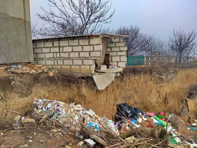Оползень в Черноморске: опубликованы новые фото и видео