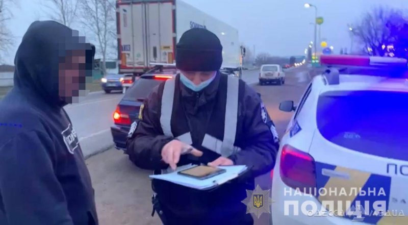 Житель Одесской области управлял авто без прав, подшофе и предлагал копам взятку (фото)