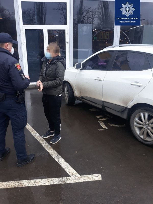 Одесских водителей продолжают штрафовать за неправильную парковку (фоторепортаж)