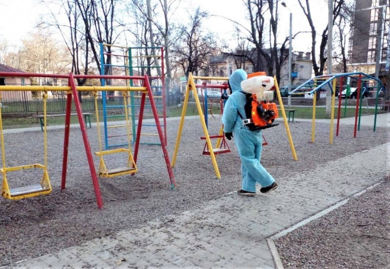 В Одессе детские площадки обрабатывают дезинфицирующими растворами