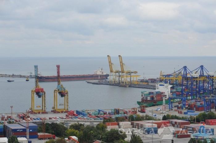 За трое суток в Черноморском порту отгрузили почти 57 тыс. тонн стальной заготовки (фото)