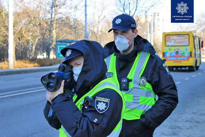 На проспекте Шевченко полиция штрафует за превышение скорости