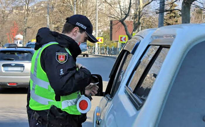 На проспекте Шевченко полиция штрафует за превышение скорости