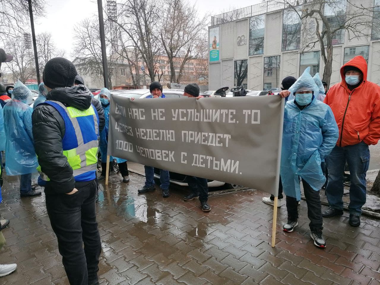 Митинг завод. Протесты в Одессе. Протесты в Одессе 2014. Протест около завода. Антимайданые протесты в Одессе.